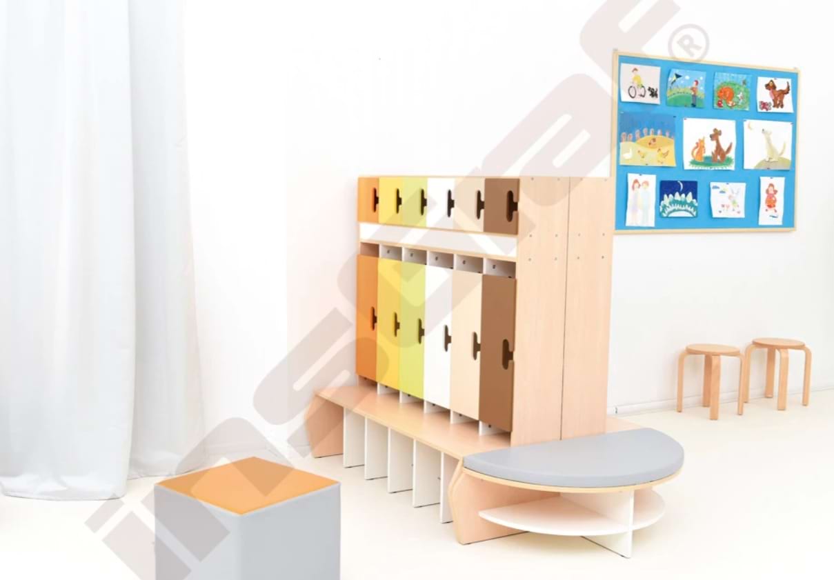 kindergarten garderobe bunt